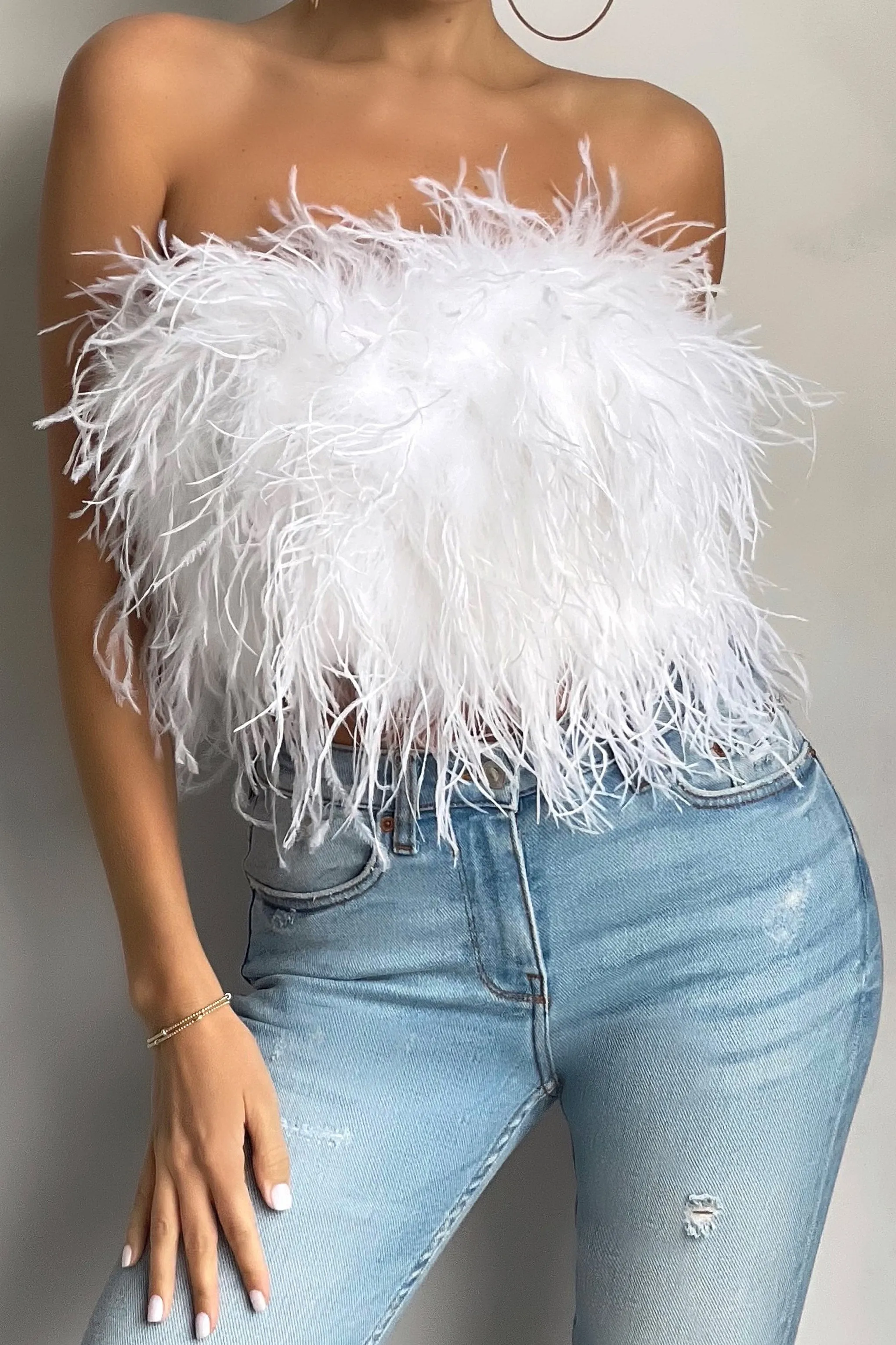 Dream Daze | Crop top bandeau blanc à plumes